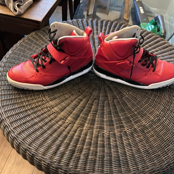 Air Jordan Red Flight Shoes DH0243-600 - Picture 2 of 4